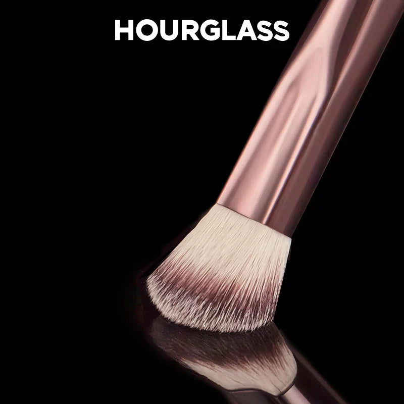 Hourglass No.19 Vanish Concealer Brush – Soft Fiber, Seamless Finish Face Makeup Brush