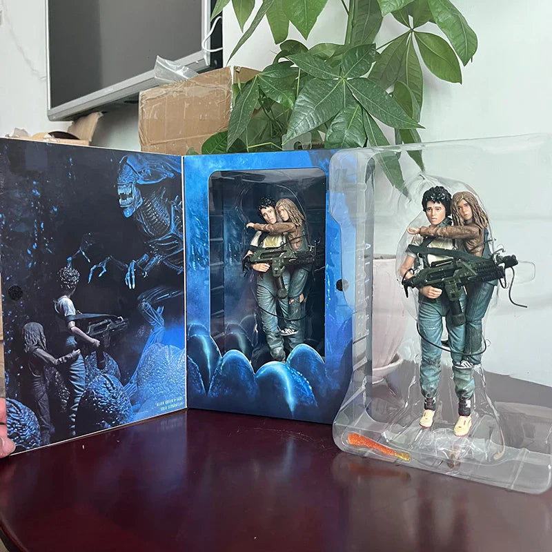 NECA Alien 2 LT Ellen Ripley & Newt Figure – Giger Xenomorph Facehugger Collectible Action Model Toy, Perfect Gift