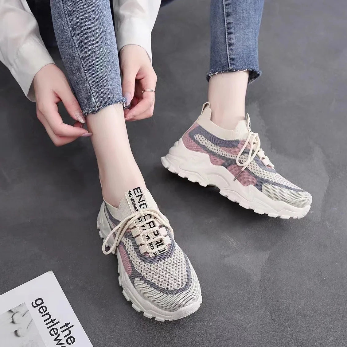 2024 Fashionable Women's Running Shoes – Korean-Style Breathable & Lightweight Sports Shoes for Ladies