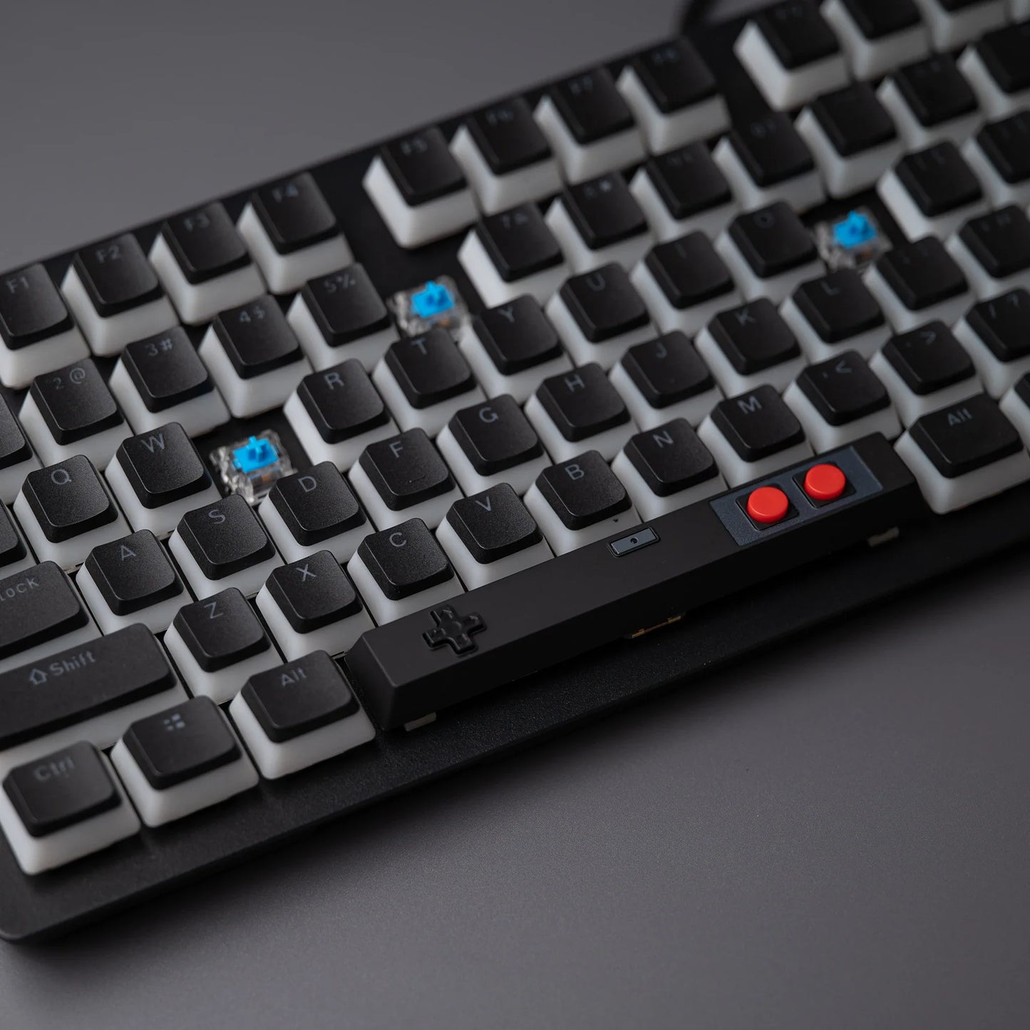 Retro Gamepad Keycap 6.25u Spacebar – Artisan ABS Keycap for MX Switches, Black & White for Mechanical Gaming Keyboards