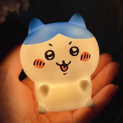 Anime Chikawa Kawaii Desktop Night Light – Hachiware & Usagi Cartoon Vinyl Doll Luminous Toy for Girls’ Gifts
