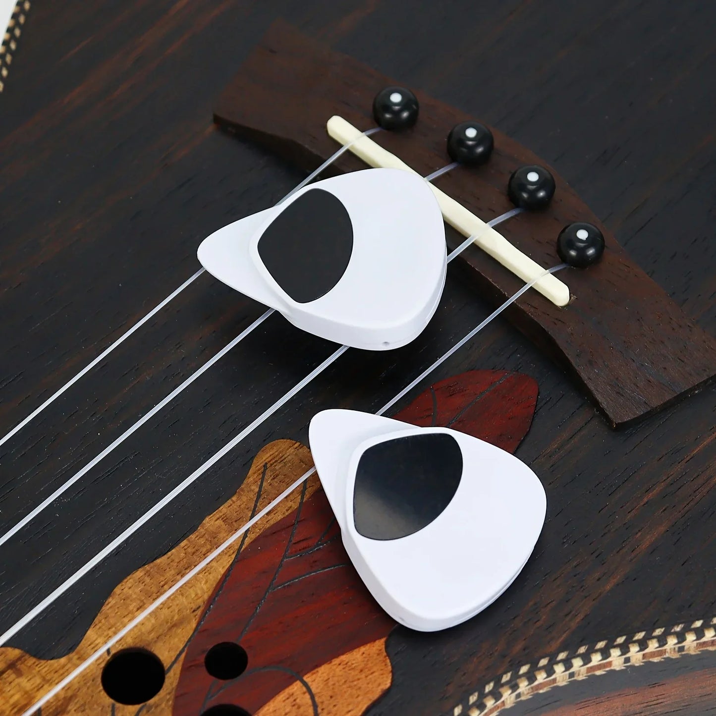 Portable Guitar Pick & Tuner Combo - 2 in 1 Functionality with Pick, Folk Guitar & Ukulele Tuner, 12-Tone Equal Temperament