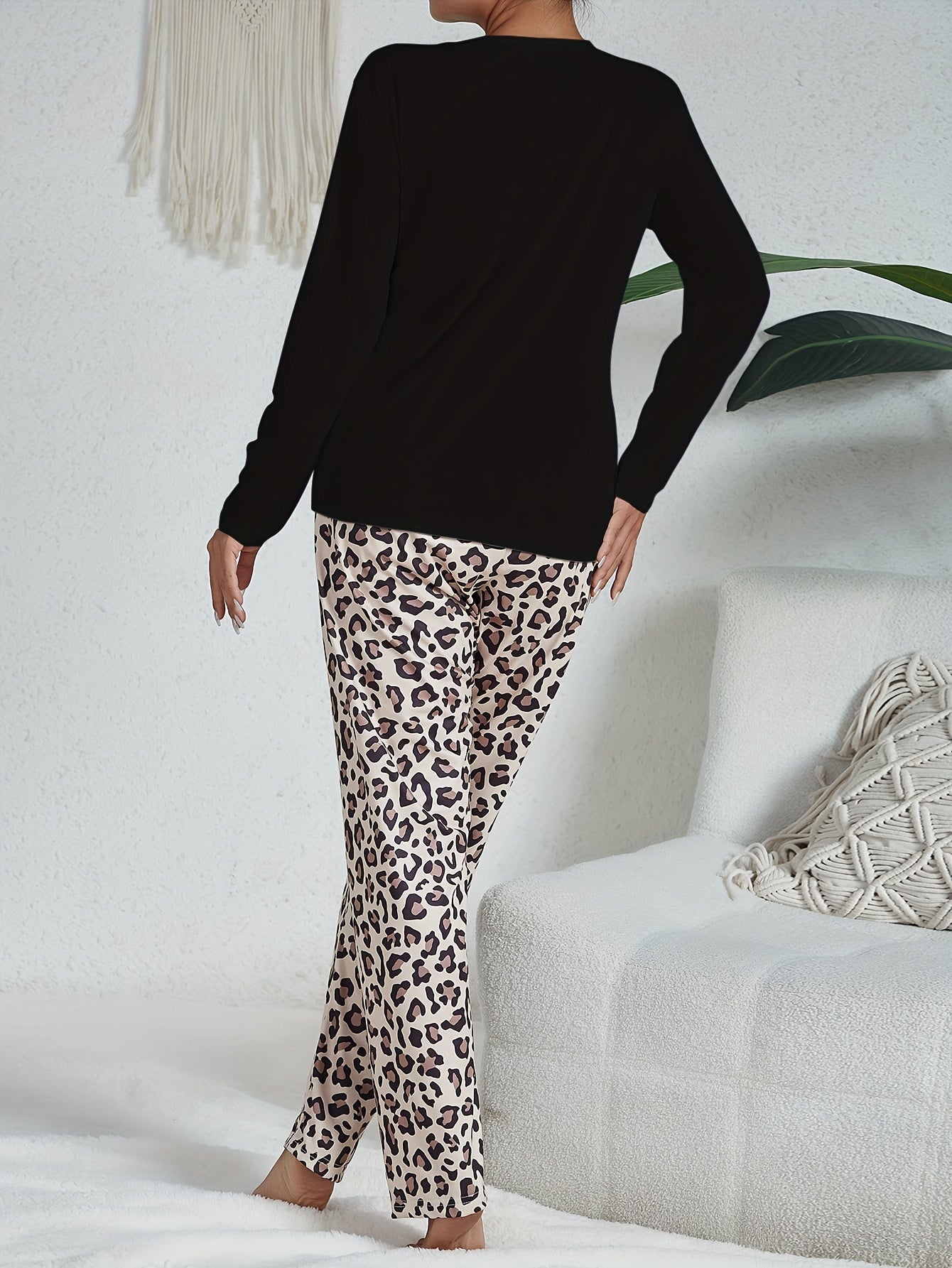 Leopard Print Long Sleeve Pajama Set with Heart Pattern – Women's Cozy Sleepwear
