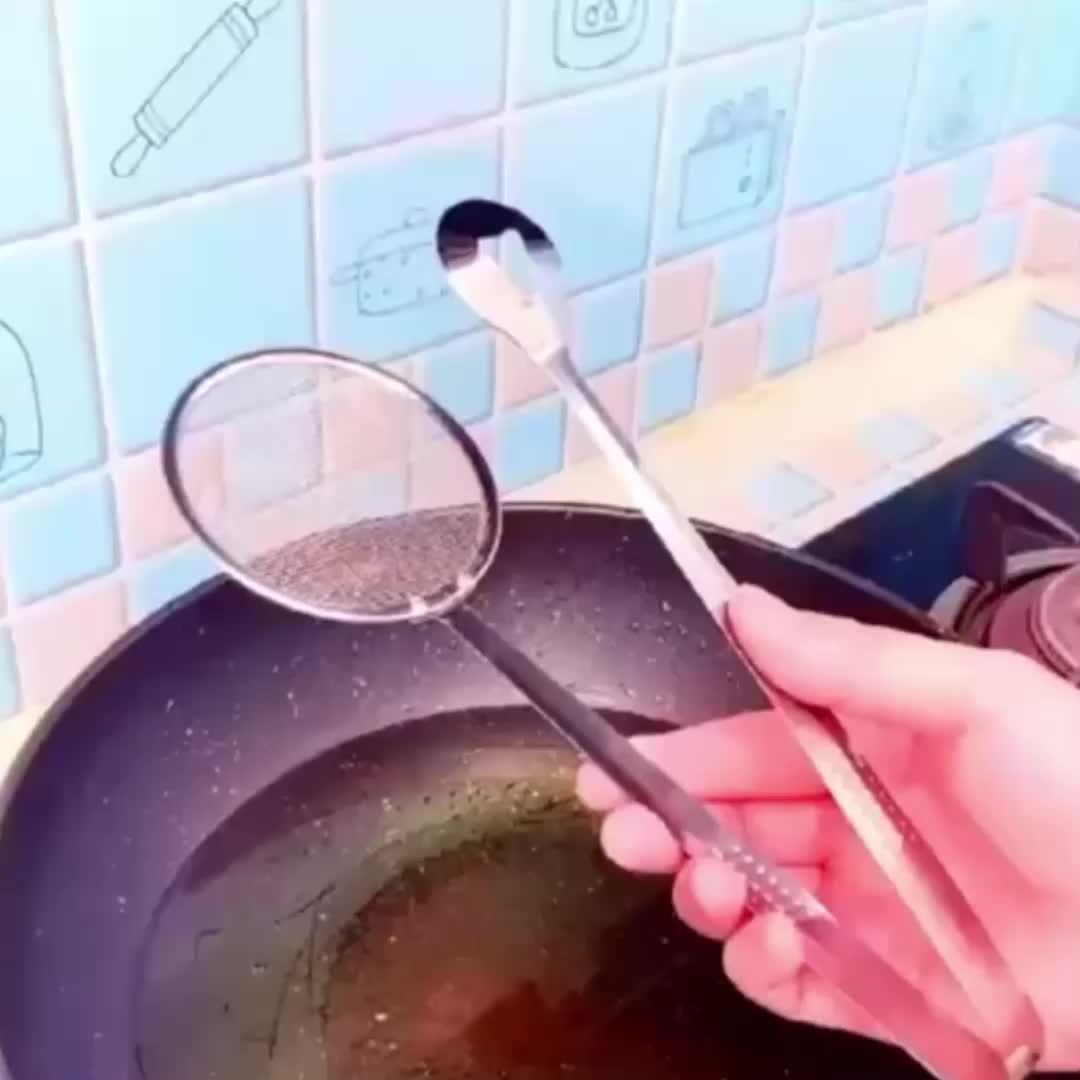Stainless Steel Frying Oil Strainer Spoon - High Temperature Food Filter with Clip and Clamp - Kitchen Colander for Frying, Eid Al-Adha Gift Idea