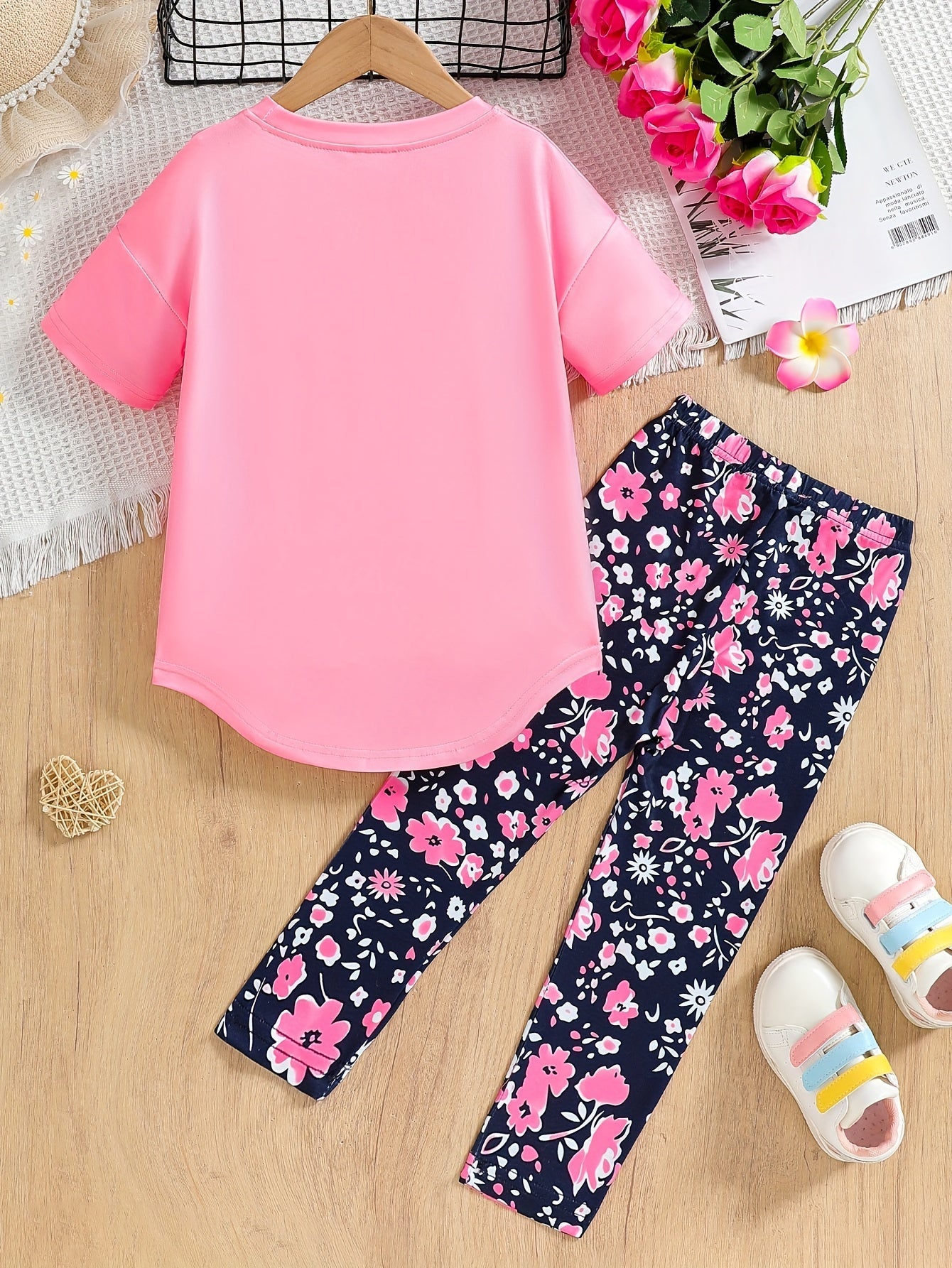 2pcs Little Girls' Adorable Glasses and Alphabet Pattern Outfit - Pant Set with Drop Shoulder Tee, Skinny Crop Leggings, and Cute Accessories