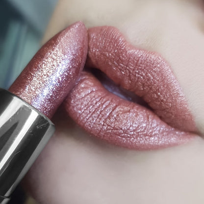 Long-Lasting Moisturizing Lipstick & Gloss Set - Shimmering Pearlescent Finish in Pink, Purple, Red, Golden & Black, Hydrating Non-Fading Formula for All Skin Types [Fast Arrival]