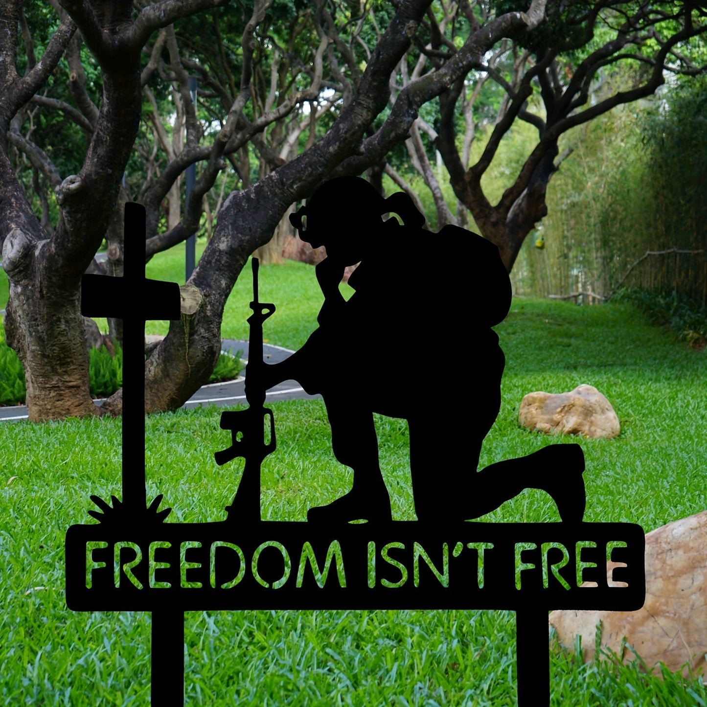 Soldiers Garden Ornament – Patriotic Yard Stakes for Fourth of July, Veterans Day, and Independence Day, Outdoor Lawn Decoration